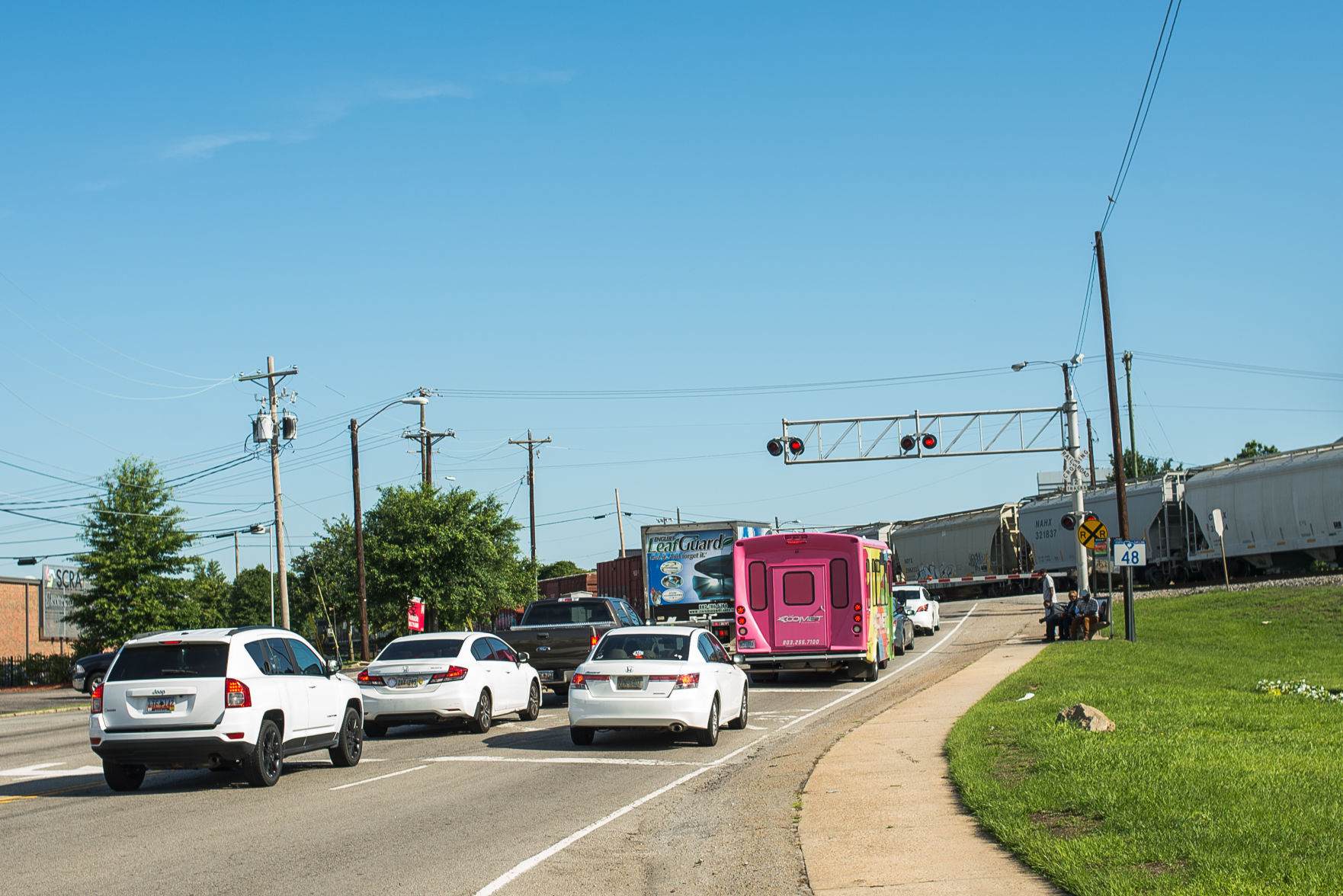 Cars waiting for train on Assembly St.